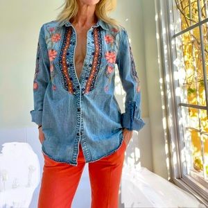Driftwood “Sandy” embroidered shirt sz S